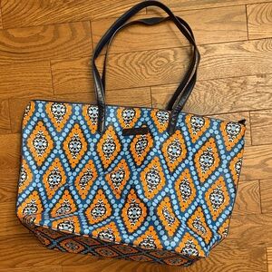 Vera Bradley large tote. Gently used. Beautiful vibrant colours.